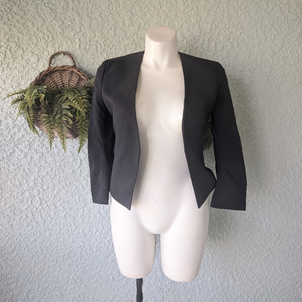 NAU Size Sm Crop Black Blazer
